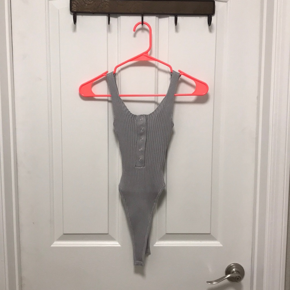 gray body suit ✨